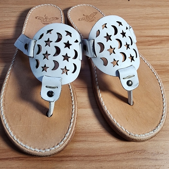 Freebird Size 7 White Leather Sandals with Star and Moon Cutouts - Picture 2 of 7